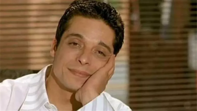 تامر حسين يكشف عن علاقة غريبة ربطت عمرو دياب بالمطرب المصري الراحل عامر منيب (فيديو)