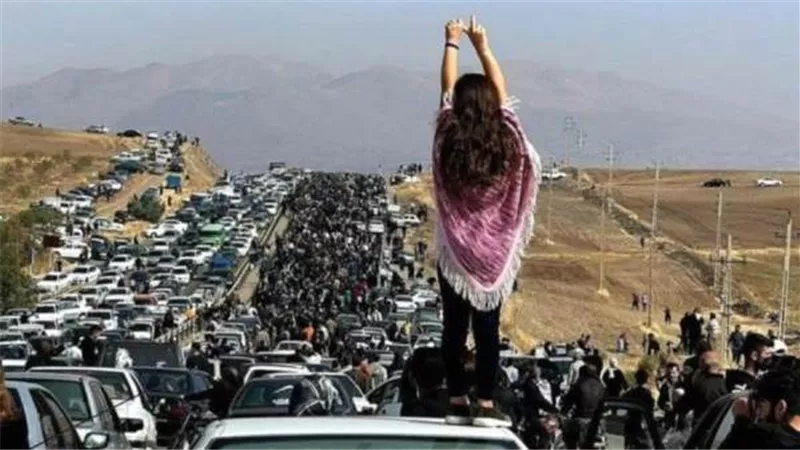 إيران.. دعوات تتصاعد للتظاهر والإضراب في عموم البلاد
