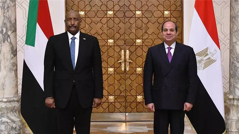 على هامش القمة العربية الصينية.. مباحثات هامة بين السيسي والبرهان