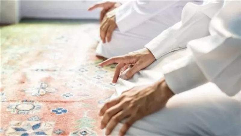 صلاة الجمع والقصر للمسافر كم يوم؟.. دار الإفتاء تجيب - فيديو