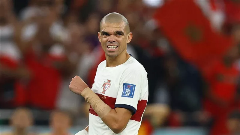 بيبي أكمل مباراة البرتغال ضد المغرب مصابًا بكسر في ذراعه