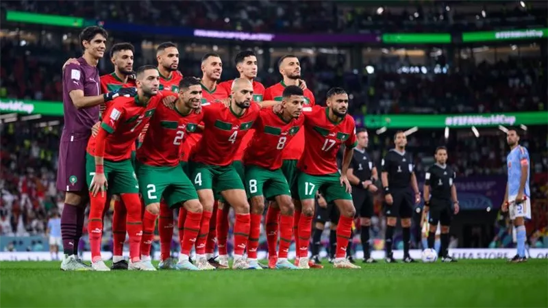 من الرحلة إلى الحلم.. الفيفا يستعرض قصة المعجزة المغربية