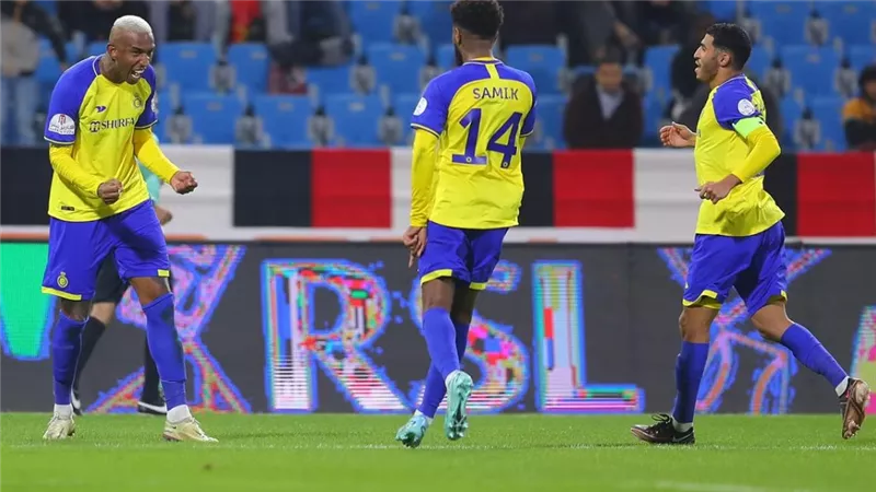 النصر يتصدر الدوري السعودي برباعية في شباك الرائد