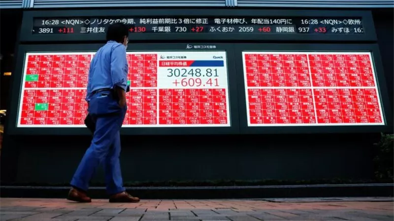 المؤشر الياباني يفتح منخفضا 0.92%