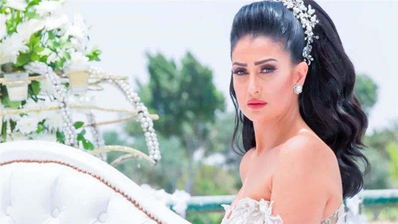 إحداهن تزوّجت 17 مرة.. غادة عبدالرازق تفتح دفتر أحوال زيجات فنانات مصر