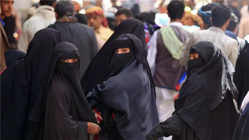 فرمان حوثي جديد ينتهك حرية نساء اليمن.. تصريح ومحرم