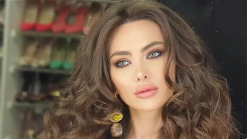 من هي الممثلة اللبنانية ستيفاني صليبا التي تصدرت السوشيال ميديا؟ (فيديو)