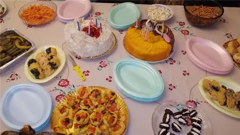 سفرة عيد ميلاد بسيطة.. هل جربت خبز شجرة الكريسماس؟