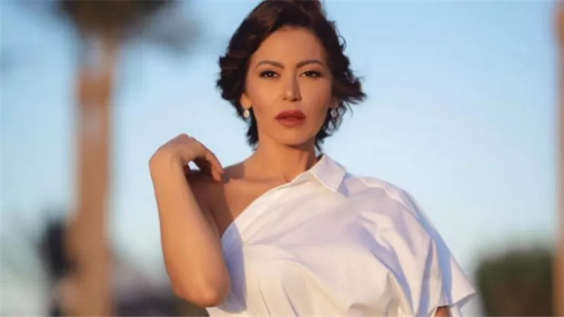 النقاب بدعة.. الفنانة المصرية لقاء الخميسي في ورطة مع جمهورها