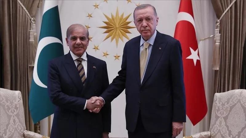 رئيس الوزراء الباكستاني يبحث هاتفيًا مع أردوغان العلاقات الثنائية