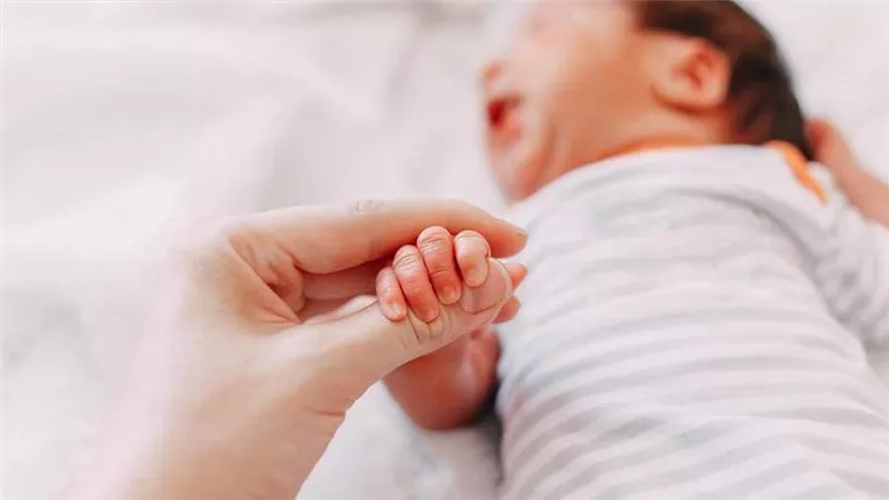 تهنئة بالمولود الجديد.. لحظات من السعادة والبركة