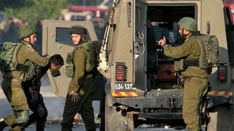 فلسطين.. قوات الاحتلال تعتقل عددًا من الفلسطينيين في الضفة الغربية