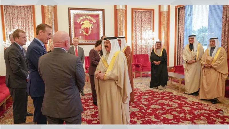 ملك البحرين يلتقي وفدًا من أعضاء مجلس الشيوخ الأمريكي