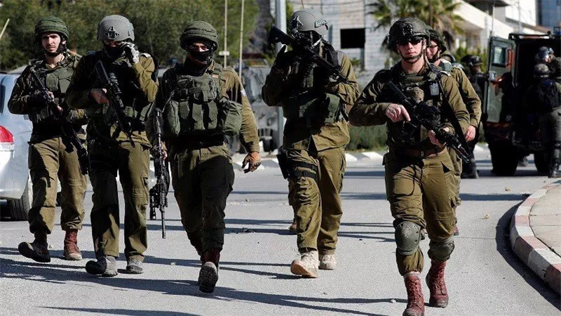 فلسطين.. جيش الاحتلال يعتقل 8 فلسطينيين في القدس والخليل