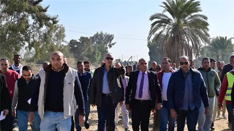 وزير الري يتفقد أعمال تأهيل الجنابية اليمني الثانية لبحر إمتداد قارون