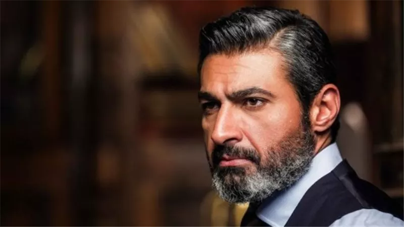 الرئيس السيسي يمنح شهادة شكر وتقدير إلى الفنان ياسر جلال لدعمه مشروعات صندوق تحيا مصر (صورة)