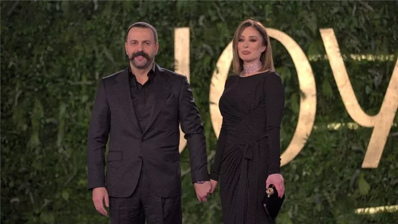 أثناء joy awards.. الفنان السوري تيم حسن وزوجته وفاء الكيلاني يتصدران التريند (فيديو)