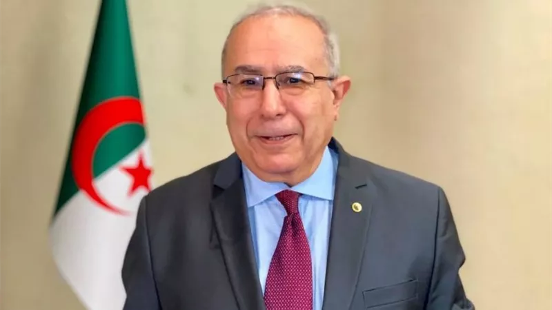 وزير الخارجية الجزائري يلتقي رئيسَ البرلمان الأفريقي