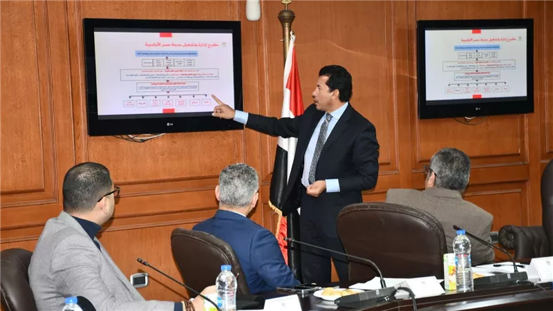 وزير الشباب والرياضة يناقش مقترح إدارة وتشغيل مدينة مصر الدولية للألعاب الأوليمبية