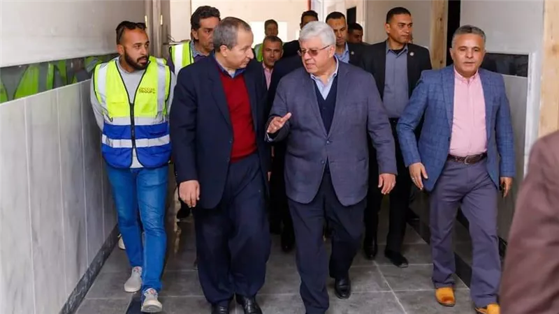وزير التعليم العالي يتفقد المشروعات الجديدة بجامعة السويس