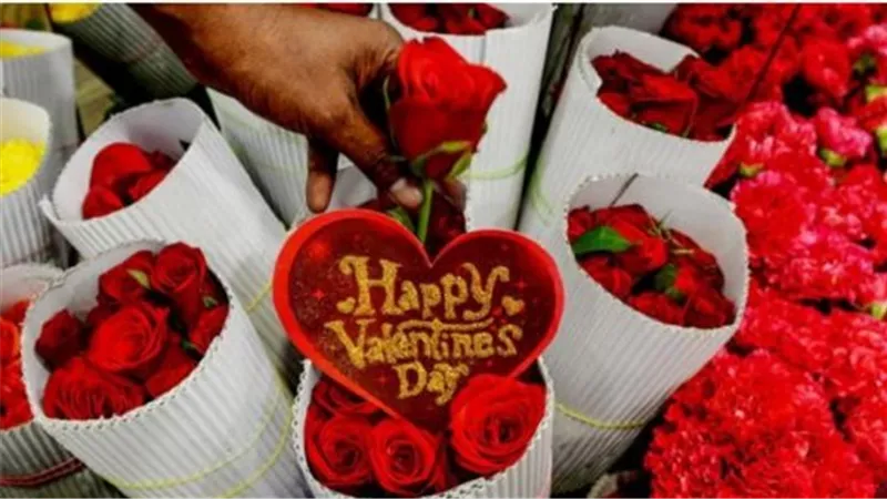 ما وراء احتفال العالم بعيد الحب يوم 14 فبراير.. ومن أين أتت الفكرة؟ (أدق المعلومات)