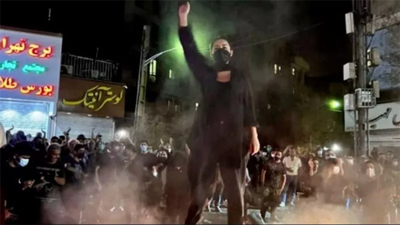 حملة توقيعات من شخصيات دولية لدعم انتفاضة إيران