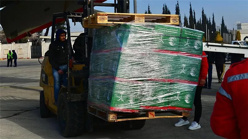 وصول الطائرة الإغاثية التاسعة لمطار حلب ضمن الدعم السعودي لضحايا زلزال سوريا وتركيا