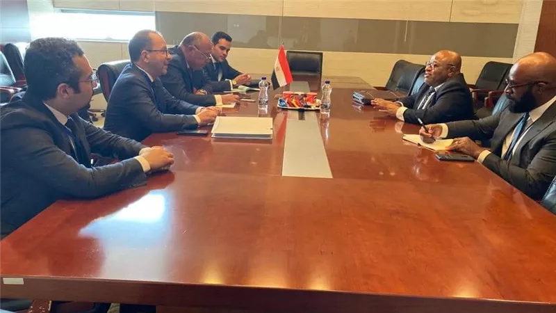 وزير الخارجية يلتقي مع المبعوث الخاص للاتحاد الإفريقي في الصومال