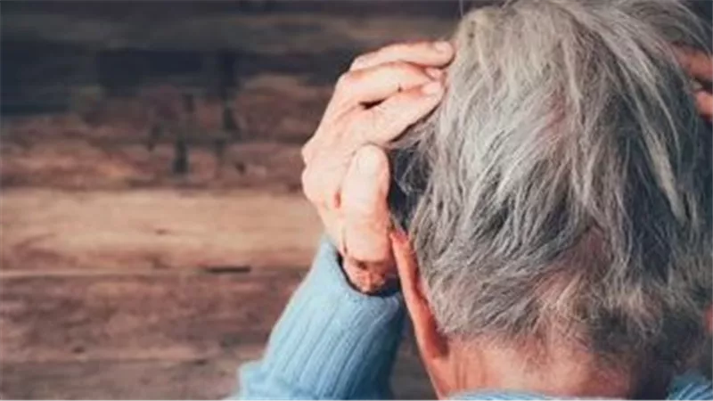  يميل إلى استهداف هذه الفئة العمرية بالتحديد.. ما هي أعراض الخرف الجبهي الصدغي؟ (أدق المعلومات)