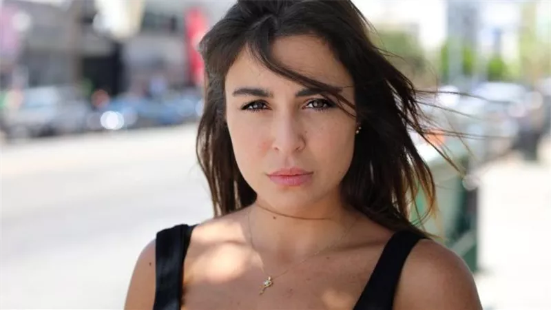  لحظة سقوط سارة أبي كنعان في كواليس مشهد مثير للجدل يتصدر حديث السوشيال ميديا (القصة الكاملة)