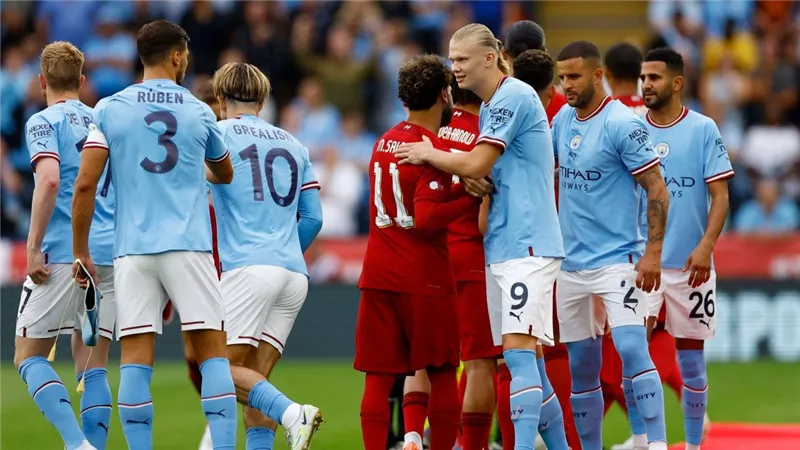 الحكم كريس كافاناه يدير قمة مانشستر سيتي وليفربول في الدوري الإنجليزي